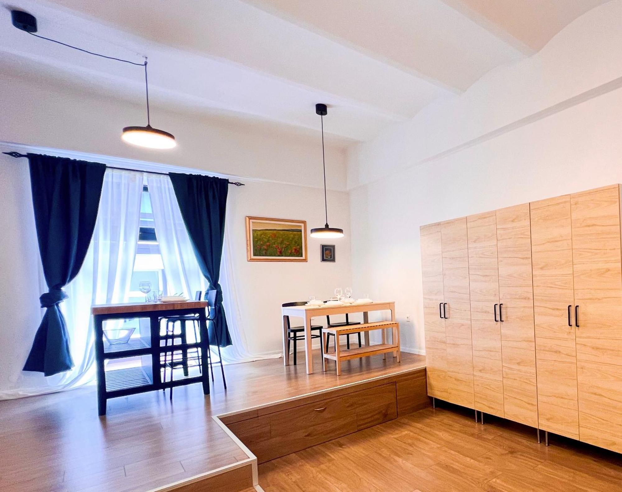 Aumetz Square Apartment
